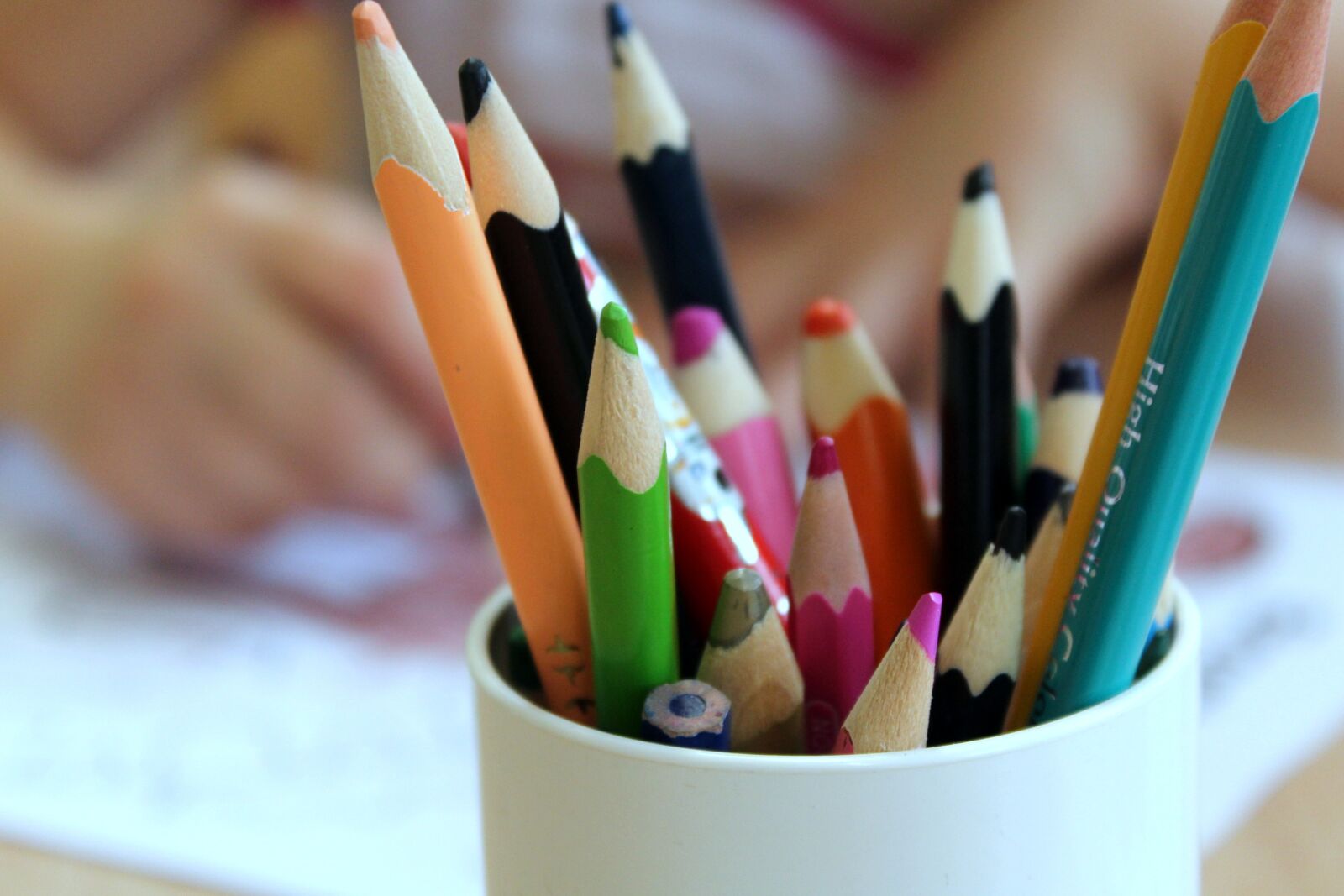 Canon EOS 1200D (EOS Rebel T5 / EOS Kiss X70 / EOS Hi) sample photo. Children, crayons, drawing photography