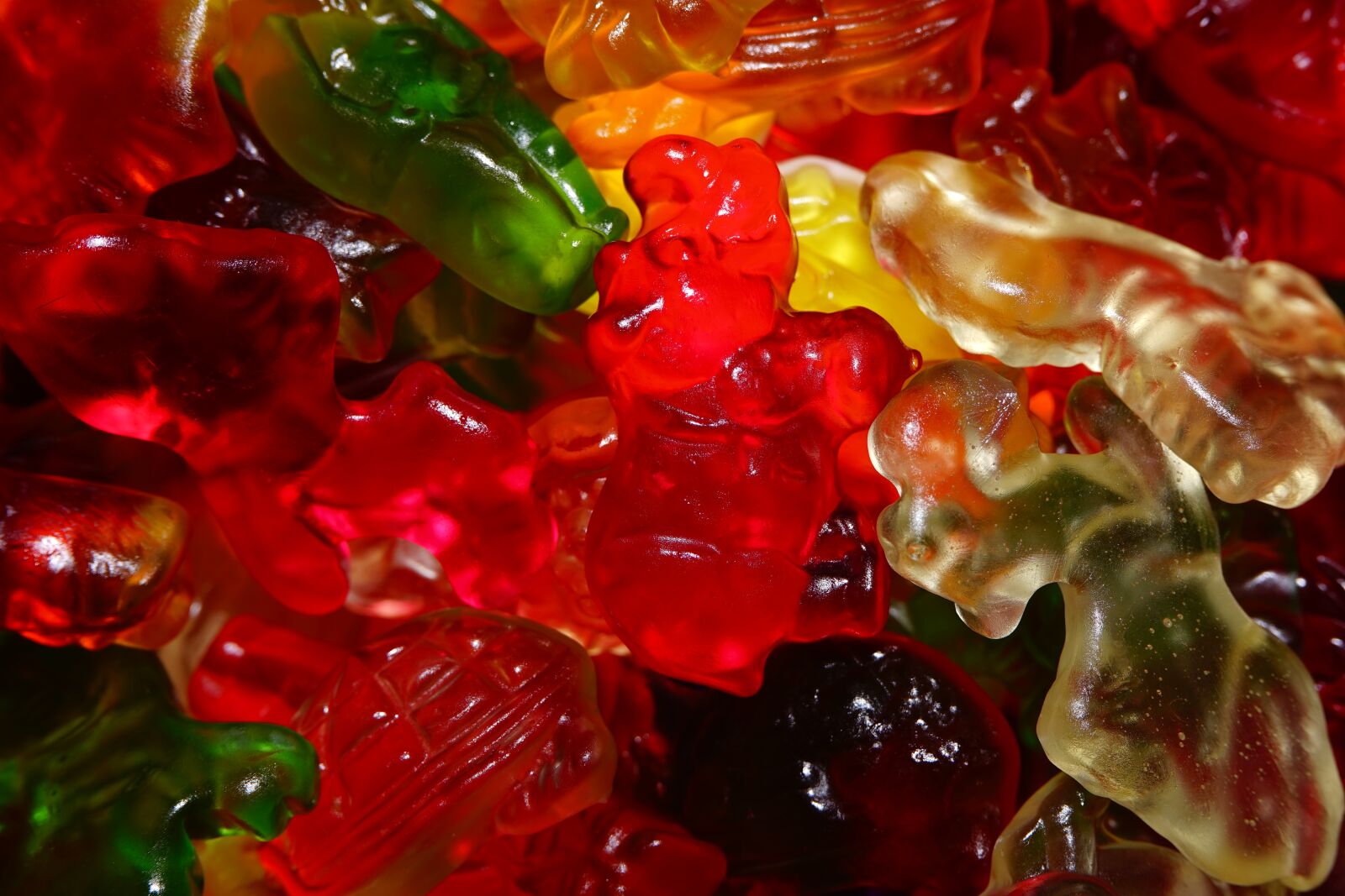 Sony a7 + Sony FE 28-70mm F3.5-5.6 OSS sample photo. Gummib rchen, fruit jelly photography