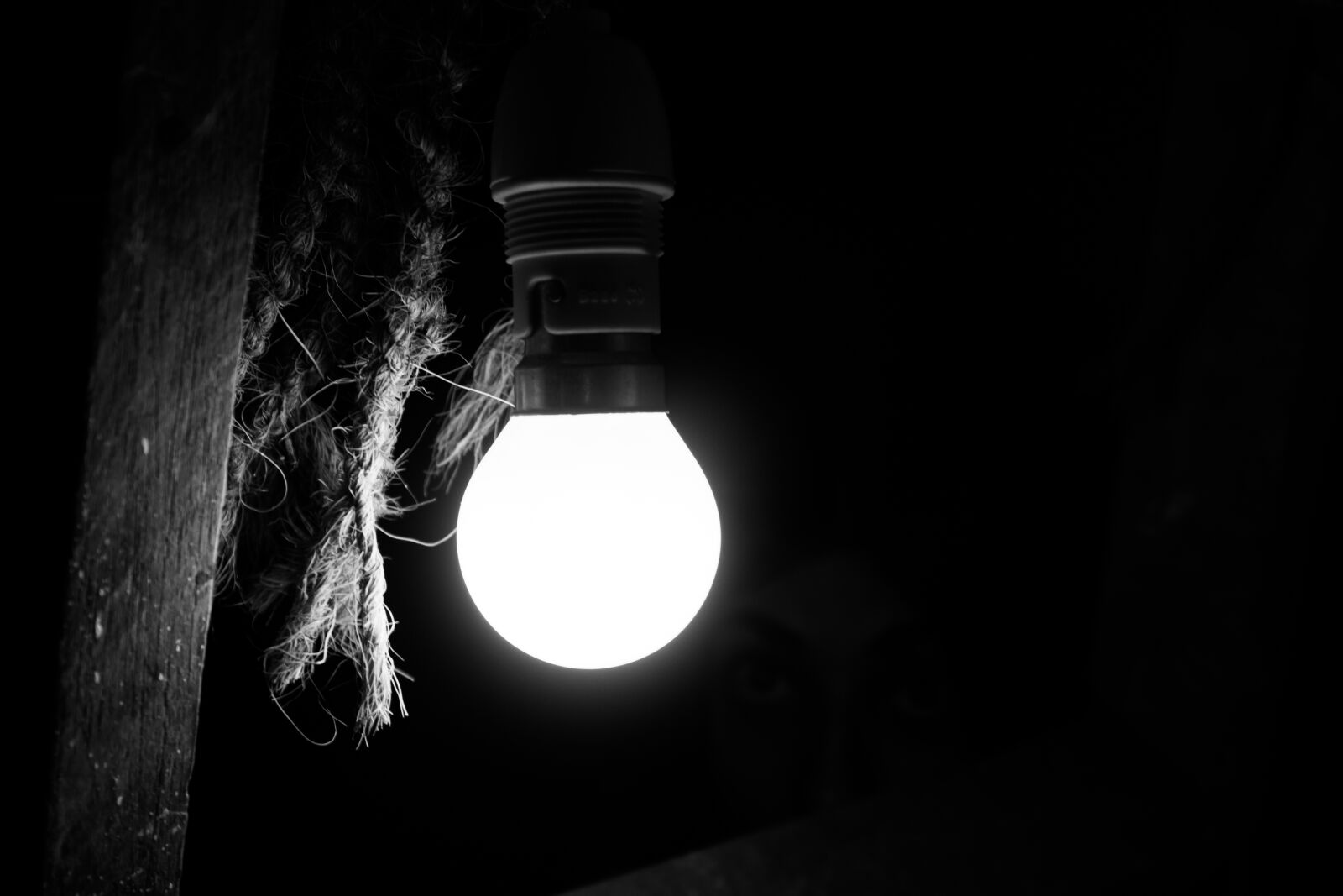 Canon EOS 700D (EOS Rebel T5i / EOS Kiss X7i) sample photo. Afterglow, bulb, contrast, monochrome photography