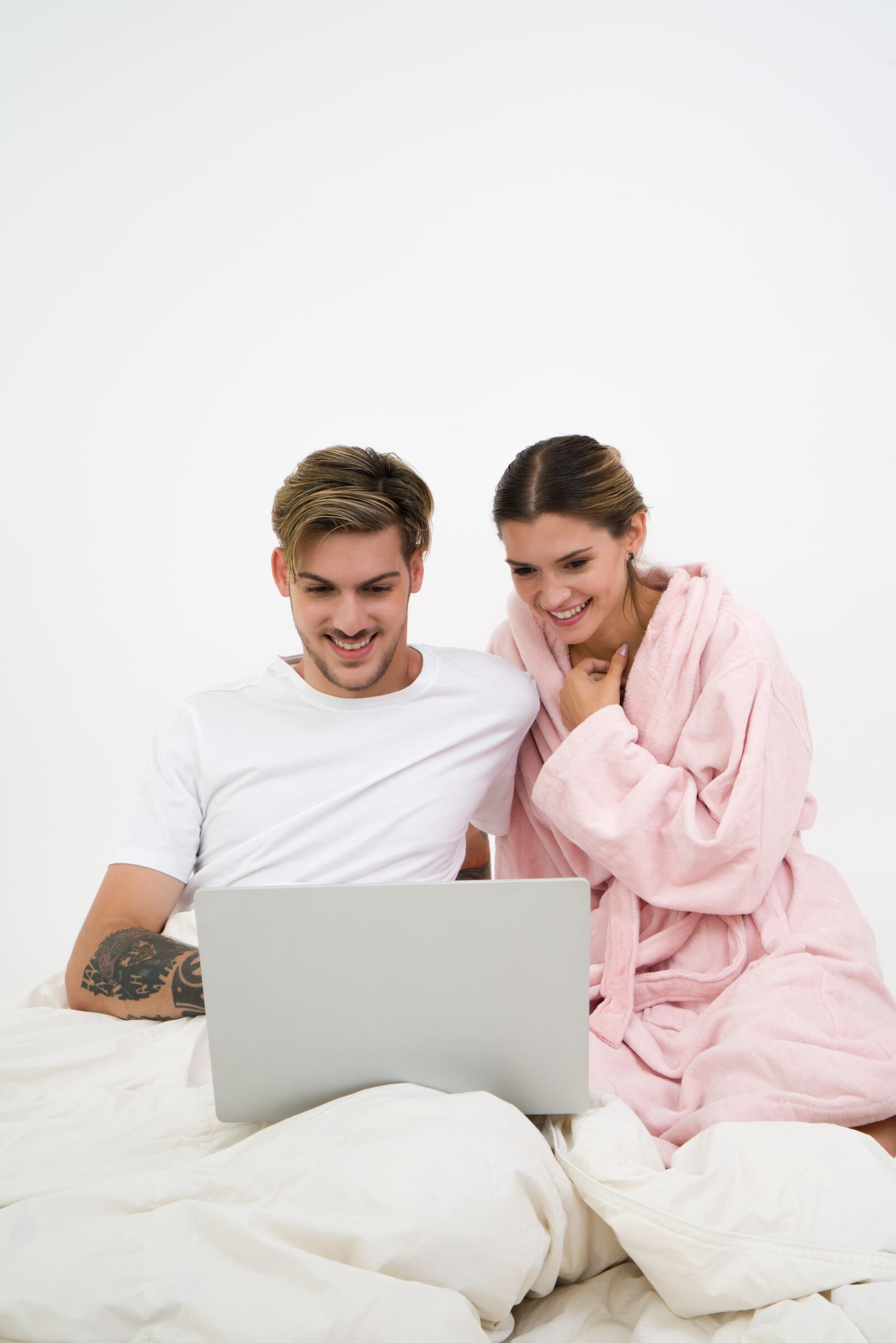 Sony a7R II + Sony Vario Tessar T* FE 24-70mm F4 ZA OSS sample photo. Couple, smiling, bed photography