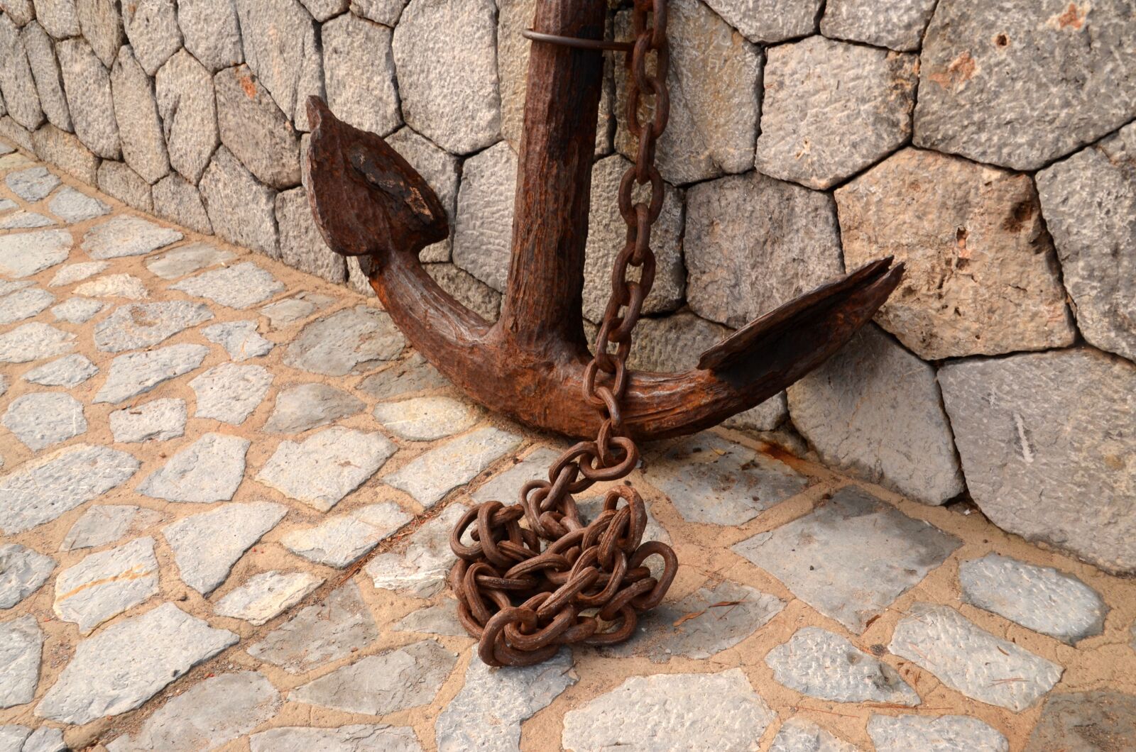 Nikon D5100 sample photo. Anchor, rust, old photography