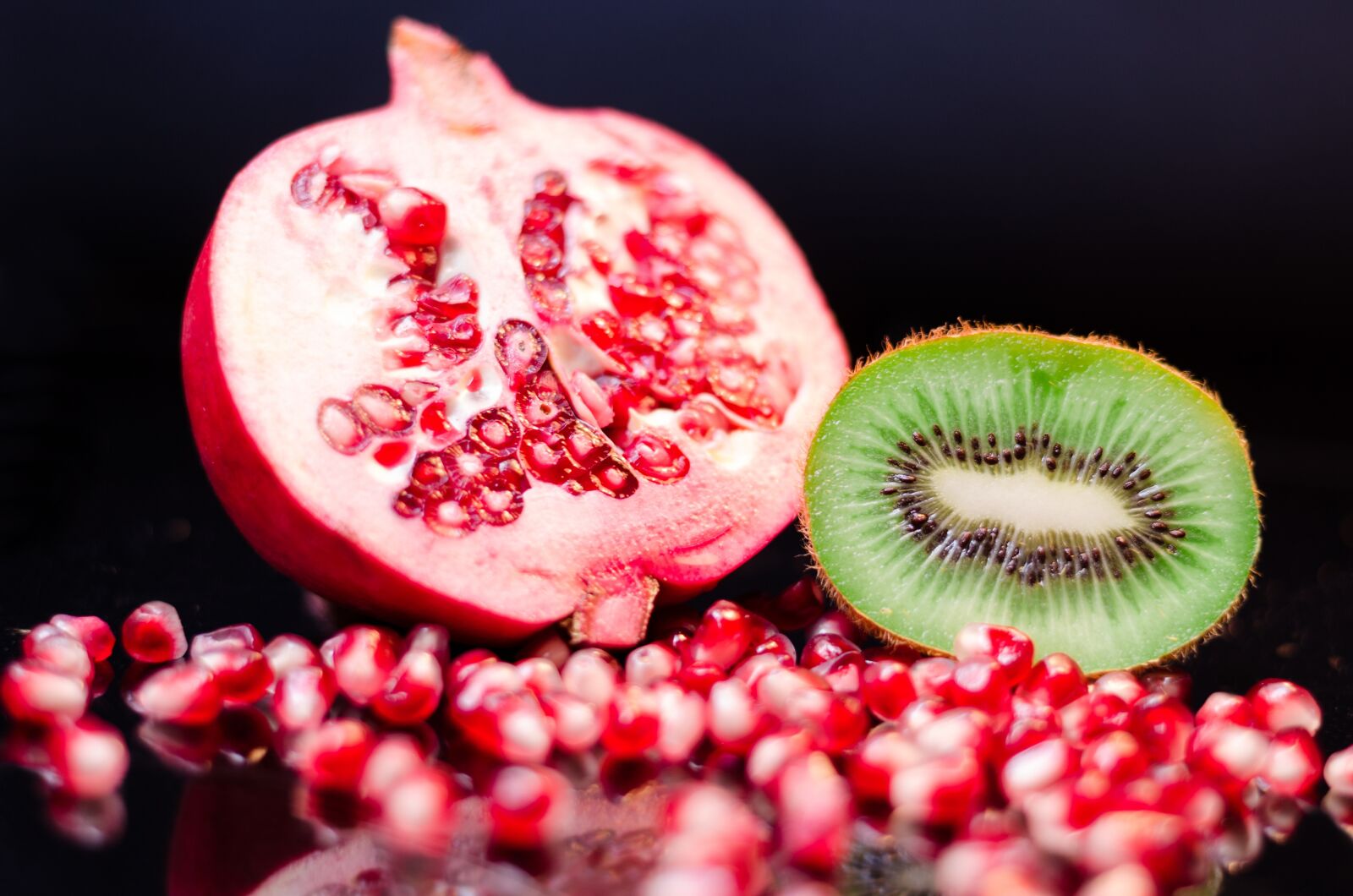 Nikon D5100 sample photo. Pomegranate, kiwi, fruit photography