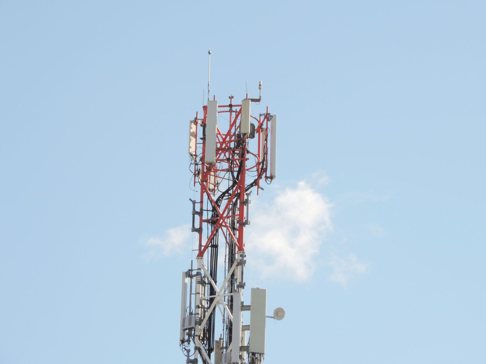 Nikon Coolpix P520 sample photo. Blue sky, construction, radio photography