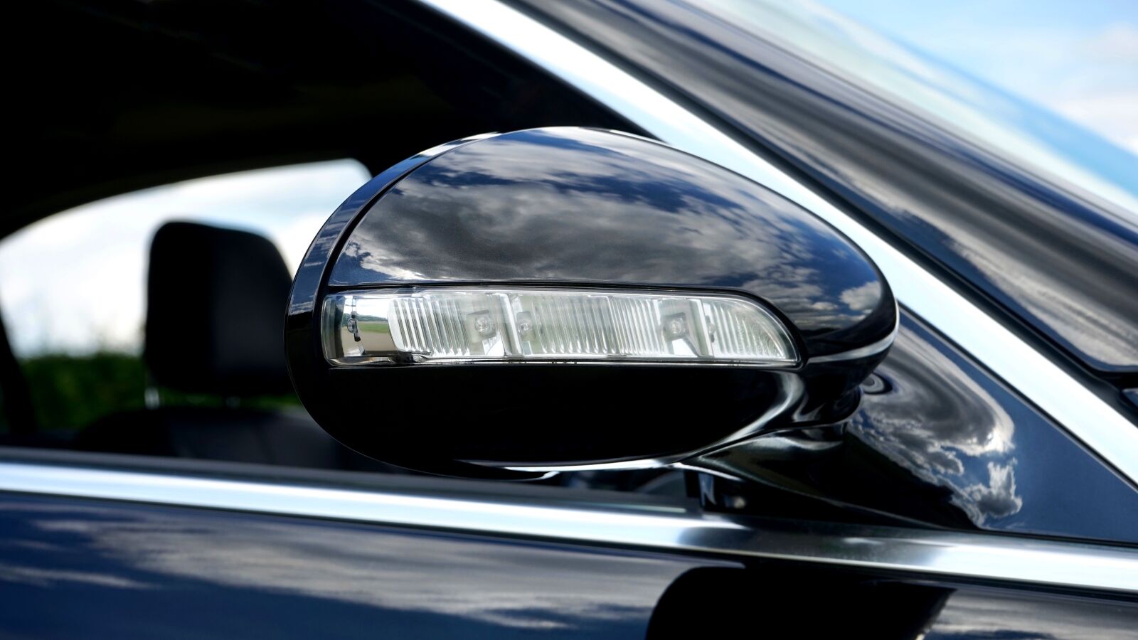 Sony a7 + Sony FE 28-70mm F3.5-5.6 OSS sample photo. Car, door mirror, mirror photography