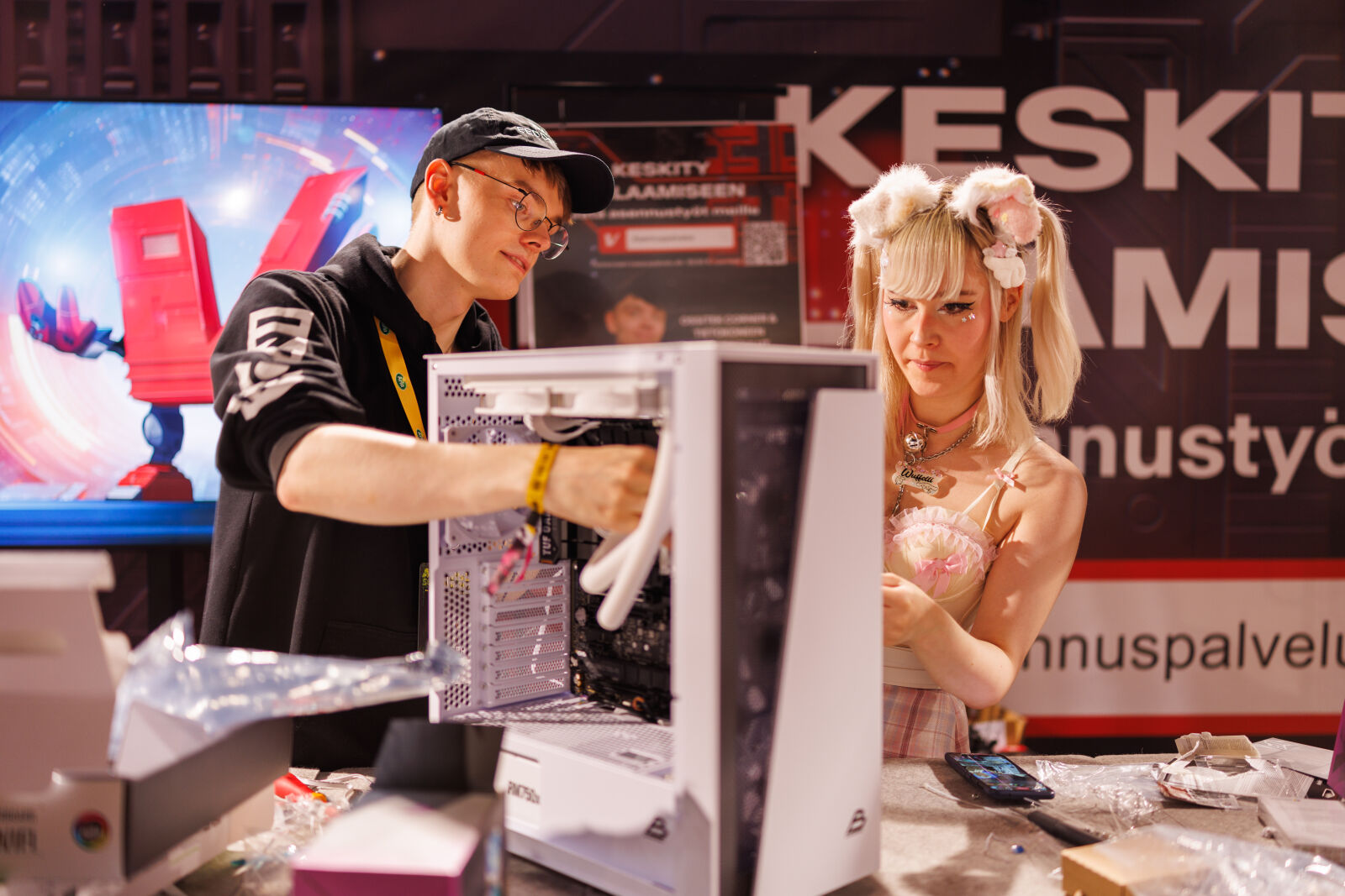 Canon EOS R5 sample photo. Asemble with fans photography