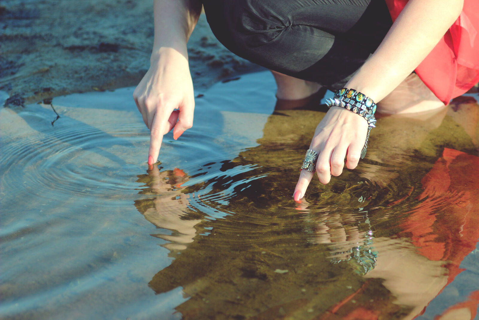 Canon EF 35-80mm f/4-5.6 sample photo. Hands, in, the, water photography