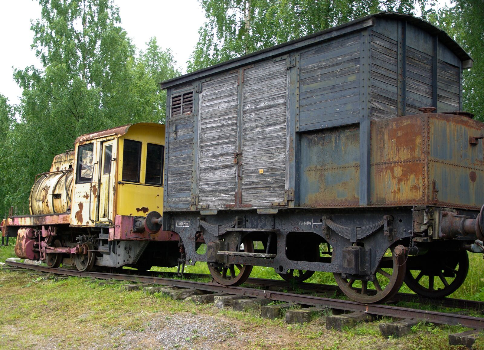 Pentax K10D sample photo. Locomotive, wagon, mine train photography