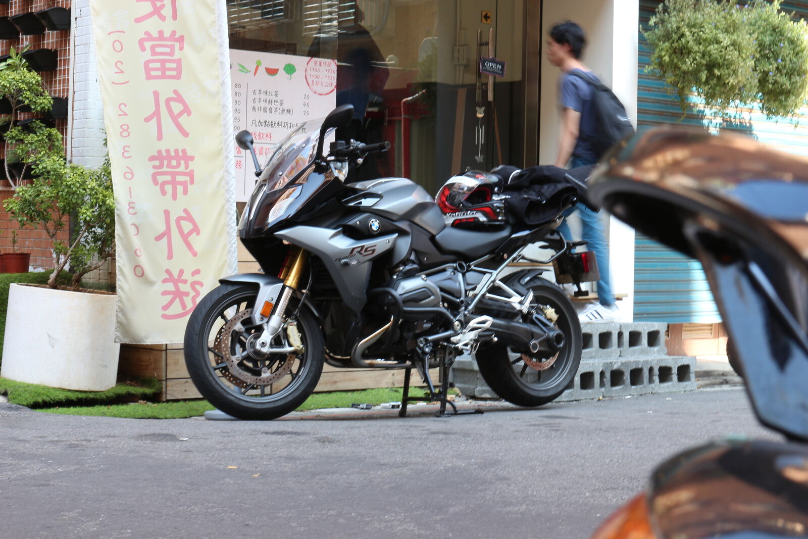 Canon EOS M sample photo