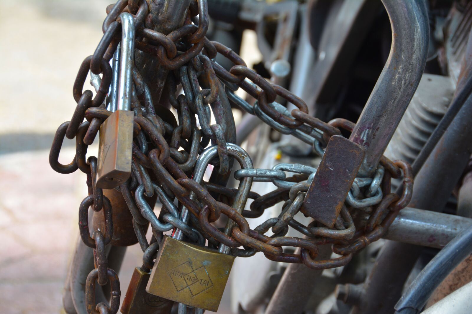 Nikon D5200 sample photo. Chain, lock, security photography