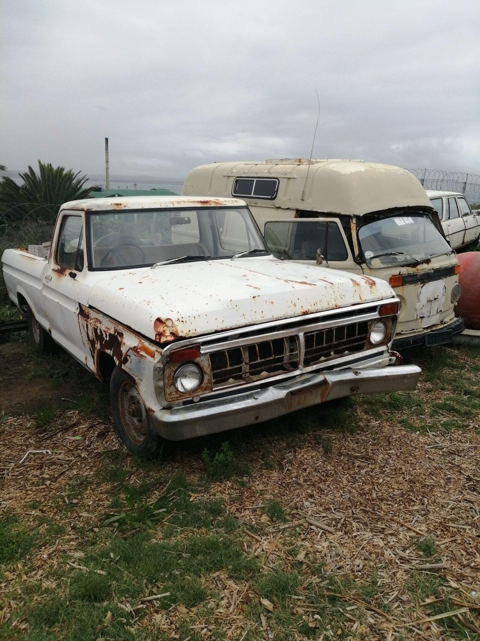 HUAWEI P SMART 2019 sample photo. Car, vintage, rust photography