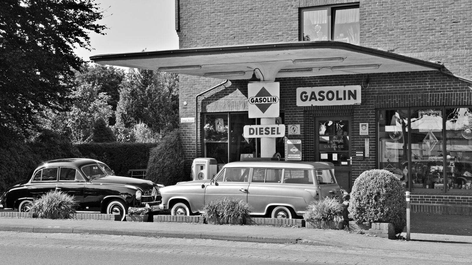 Nikon D5200 sample photo. Petrol stations, oldtimer, old photography