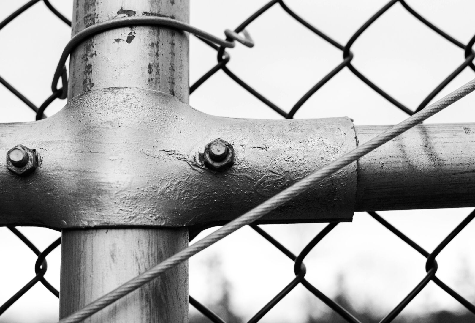 Nikon D5300 + Nikon AF-S DX Nikkor 35mm F1.8G sample photo. Fence, metal, metal, construction photography