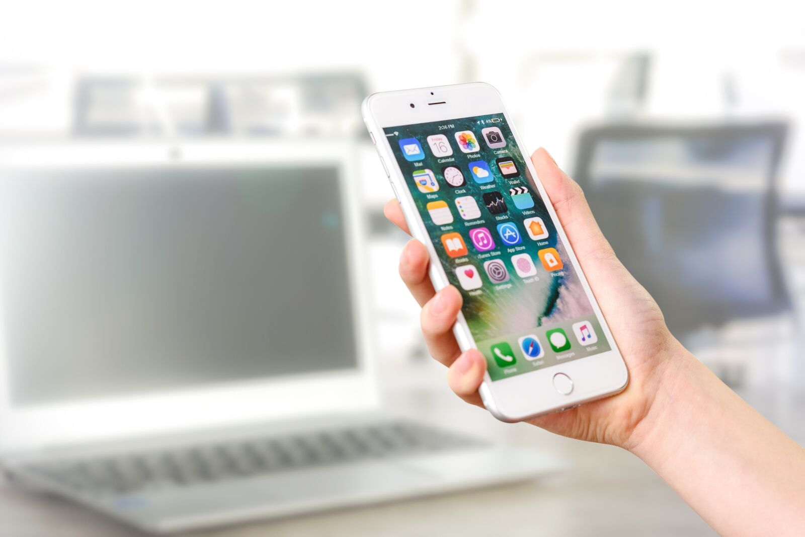 Nikon D750 sample photo. Woman holding a smartphone photography