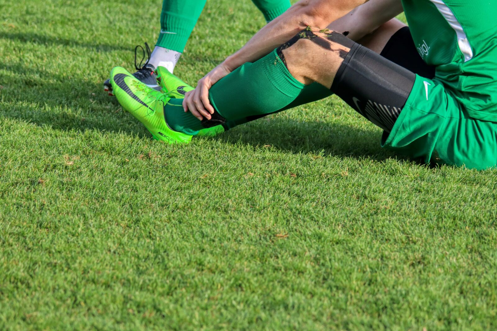 Canon EOS 80D sample photo. Injury, football, pain photography