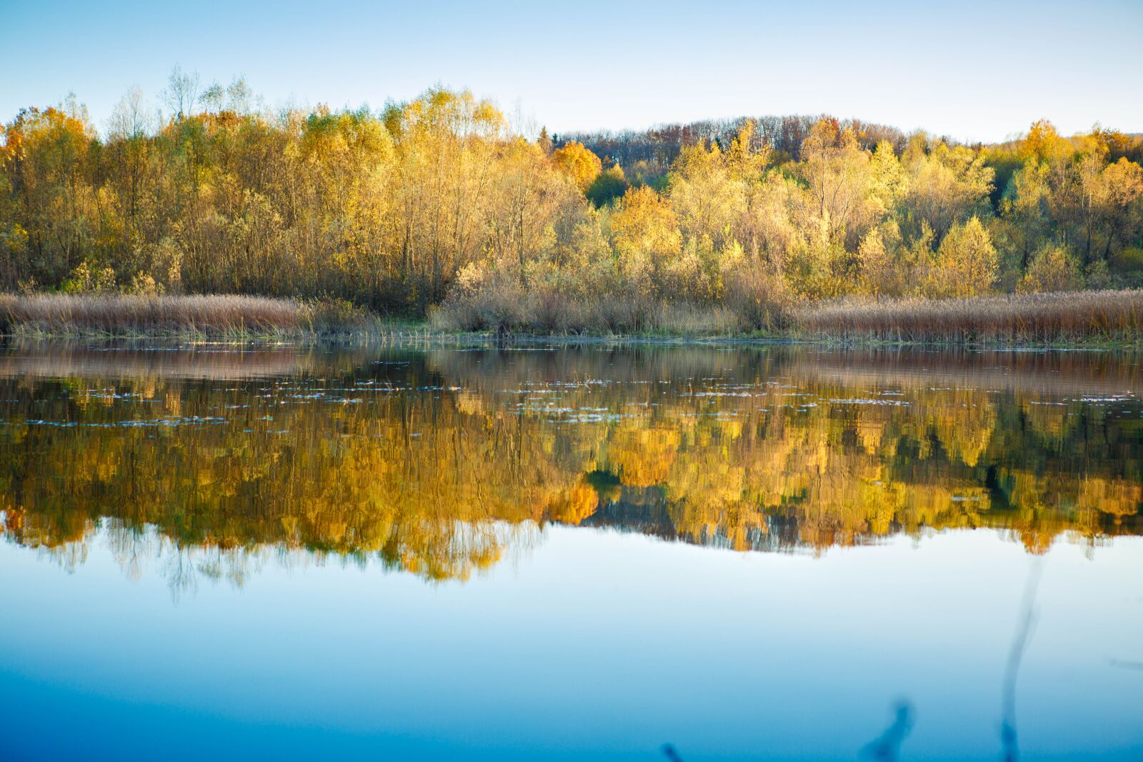 Canon EOS 5D Mark III sample photo. Lake, sky, autumn photography