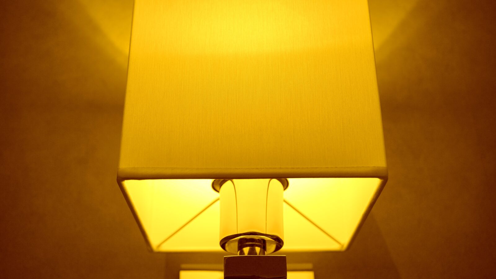 Sony E 30mm F3.5 Macro sample photo. Lamp, light, bulb photography