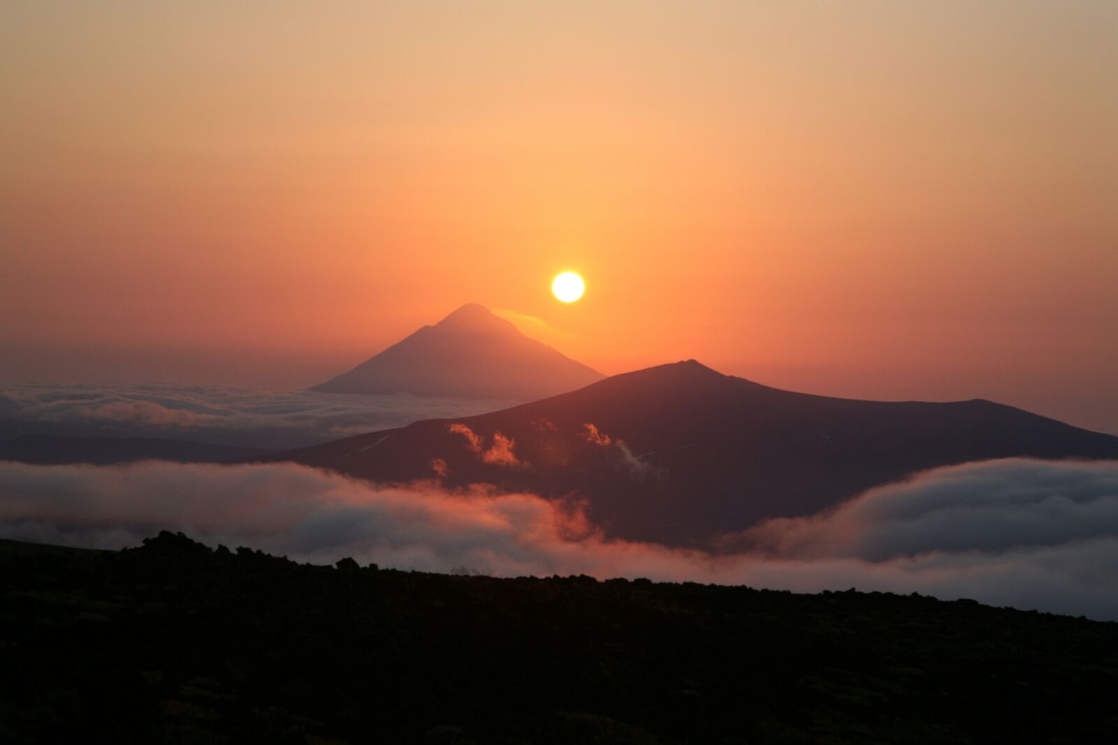 Canon EOS 5D sample photo. Volcano, sunset, evening photography