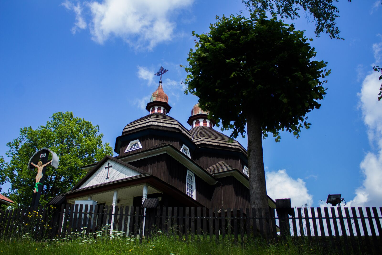 Canon EOS 1200D (EOS Rebel T5 / EOS Kiss X70 / EOS Hi) sample photo. Wooden church, church, tower photography