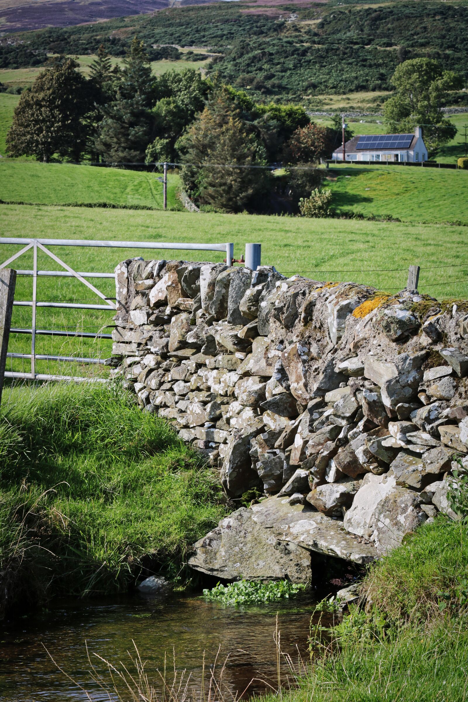 Canon EF 70-200mm F4L IS USM sample photo. Stone wall, gate, old photography