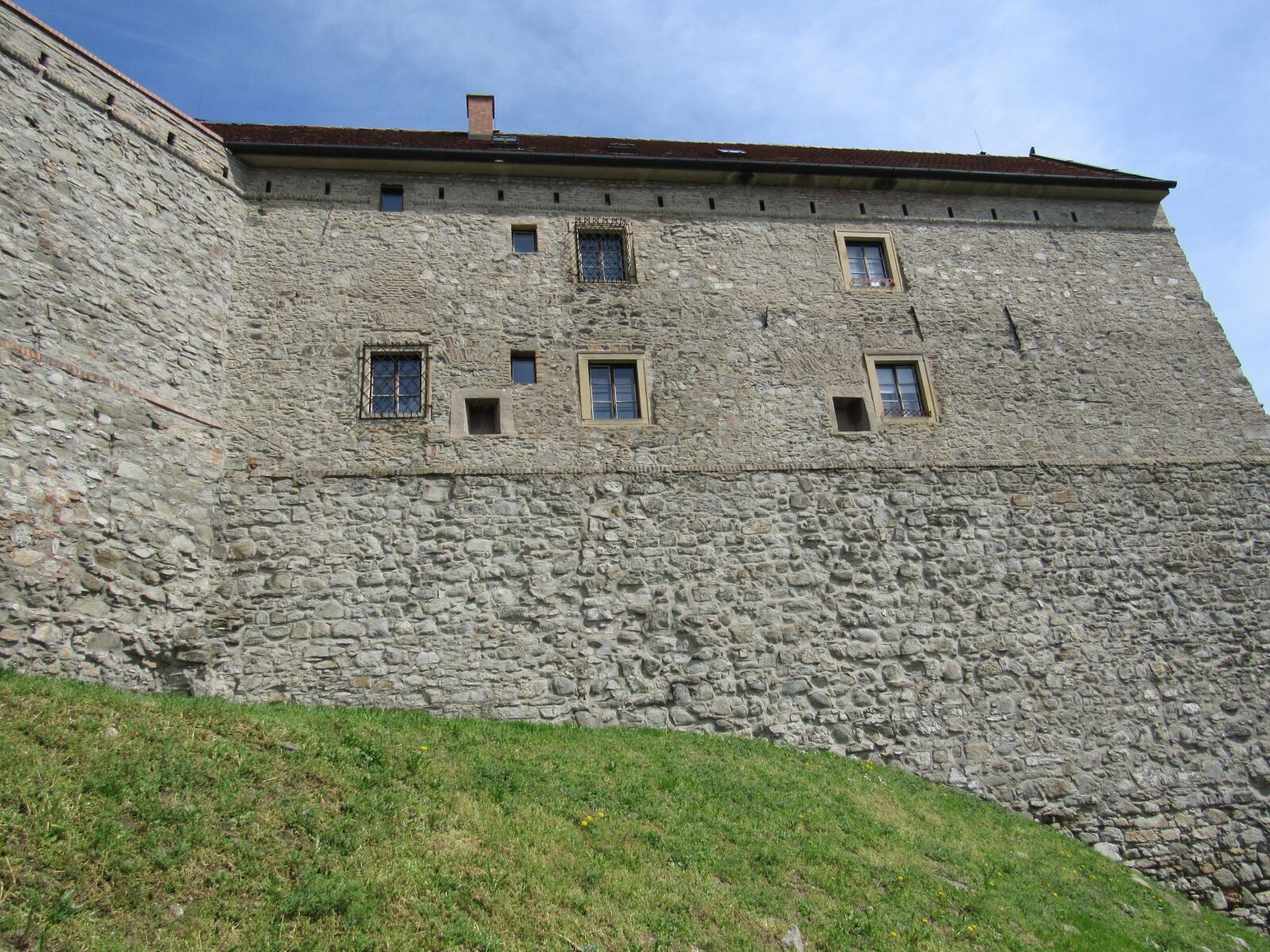 Canon PowerShot SX530 HS sample photo. Castle, bratislava, slovakia photography