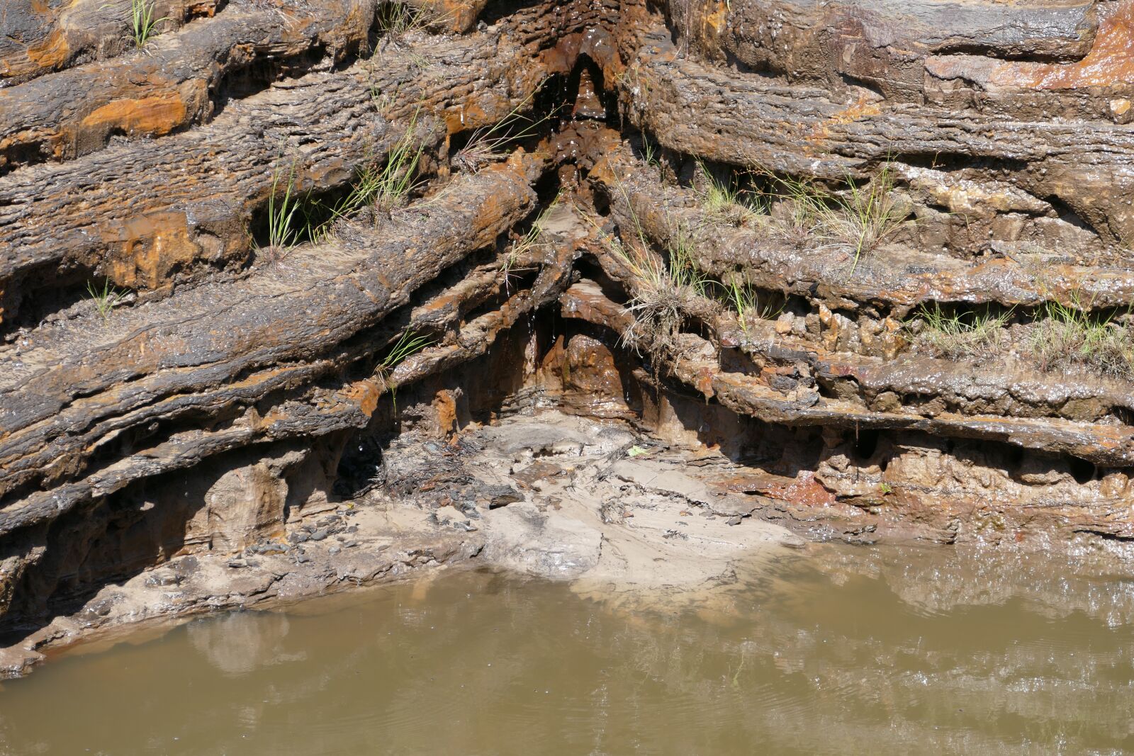 Panasonic Lumix DMC-FZ1000 sample photo. Rock, texture, water photography