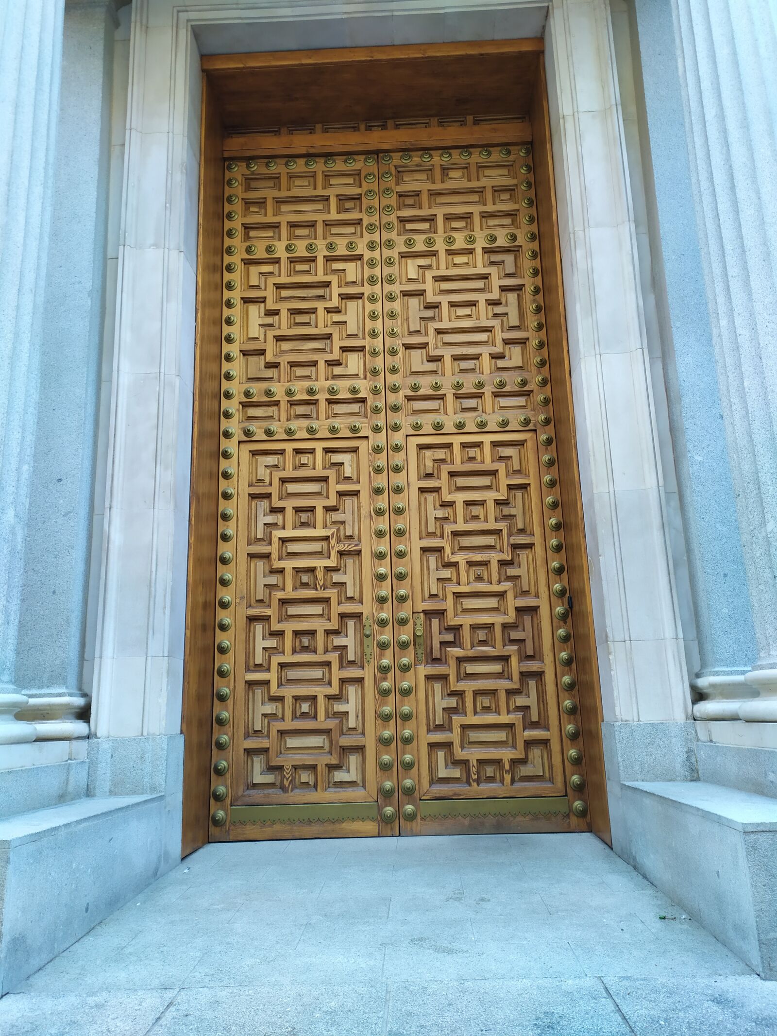 Xiaomi Redmi Note 7 sample photo. Door, padlock, old photography