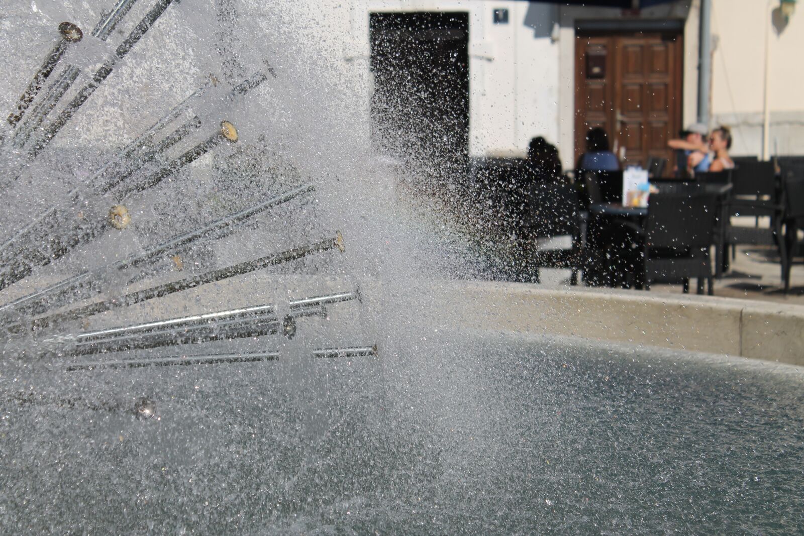 Canon EOS 1100D (EOS Rebel T3 / EOS Kiss X50) sample photo. Fountain, water, rainbow photography