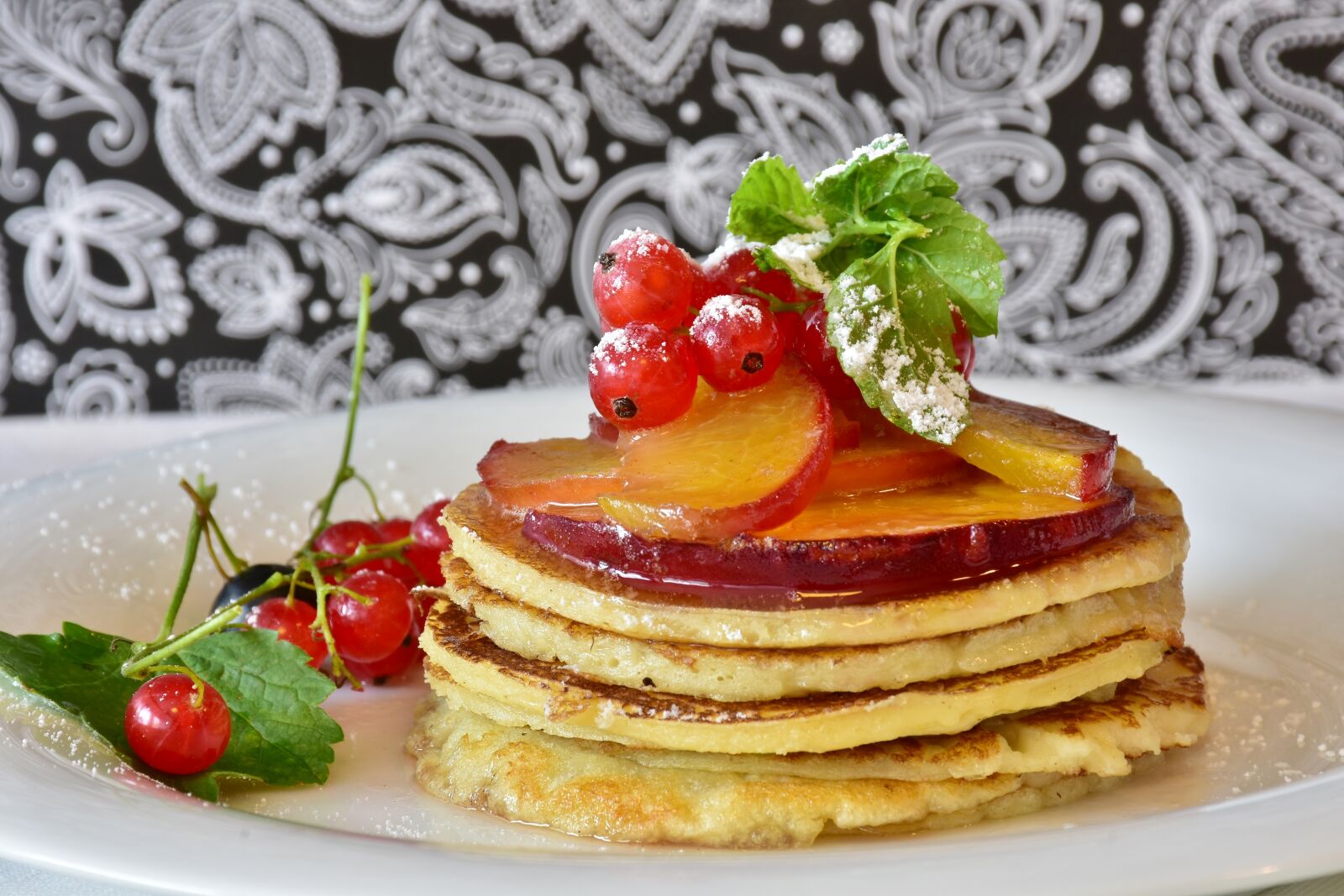 Nikon D7200 sample photo. Pancake, honey, fruits photography