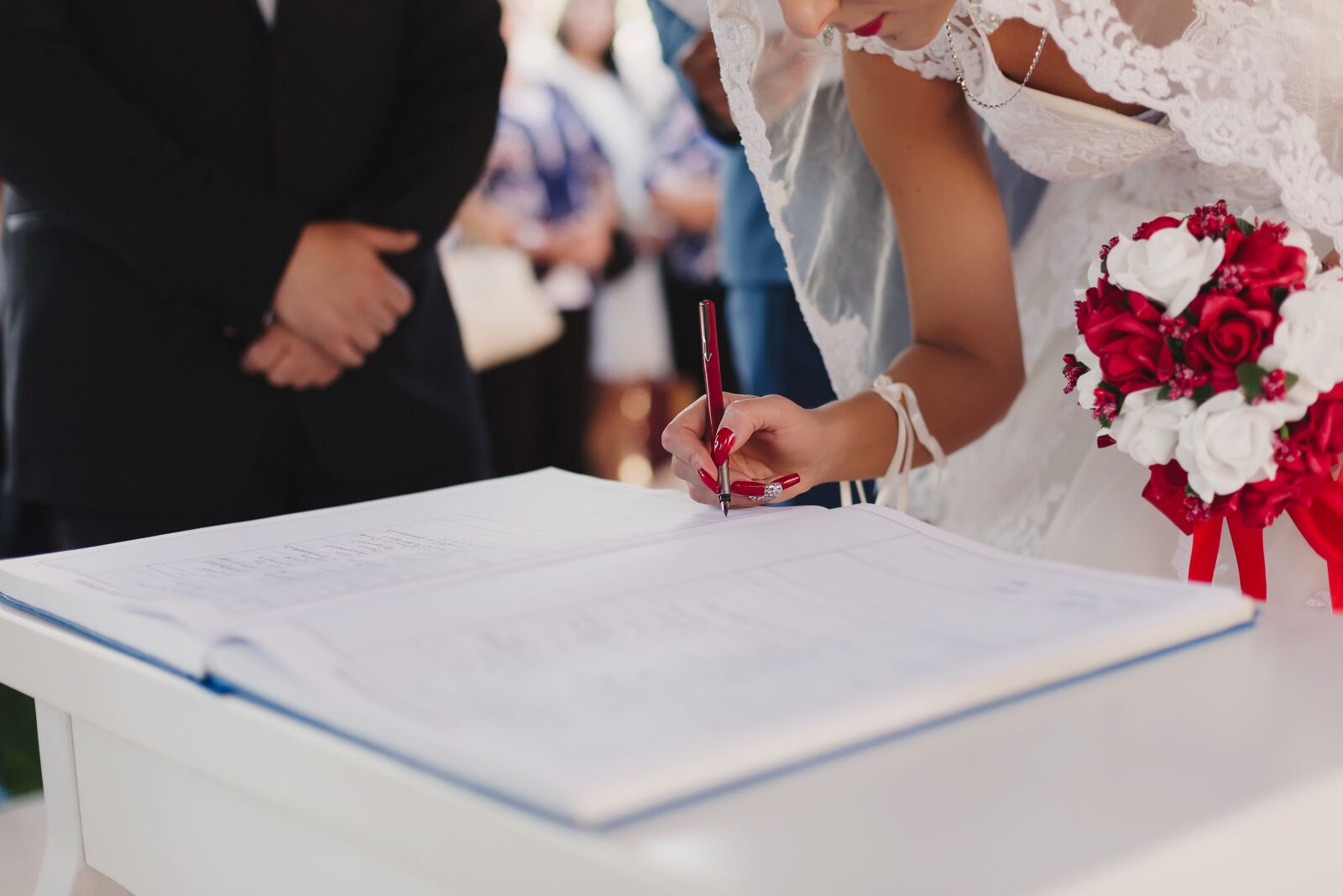Canon EF 50mm F1.4 USM sample photo. Bride, signature, wedding bouquet photography