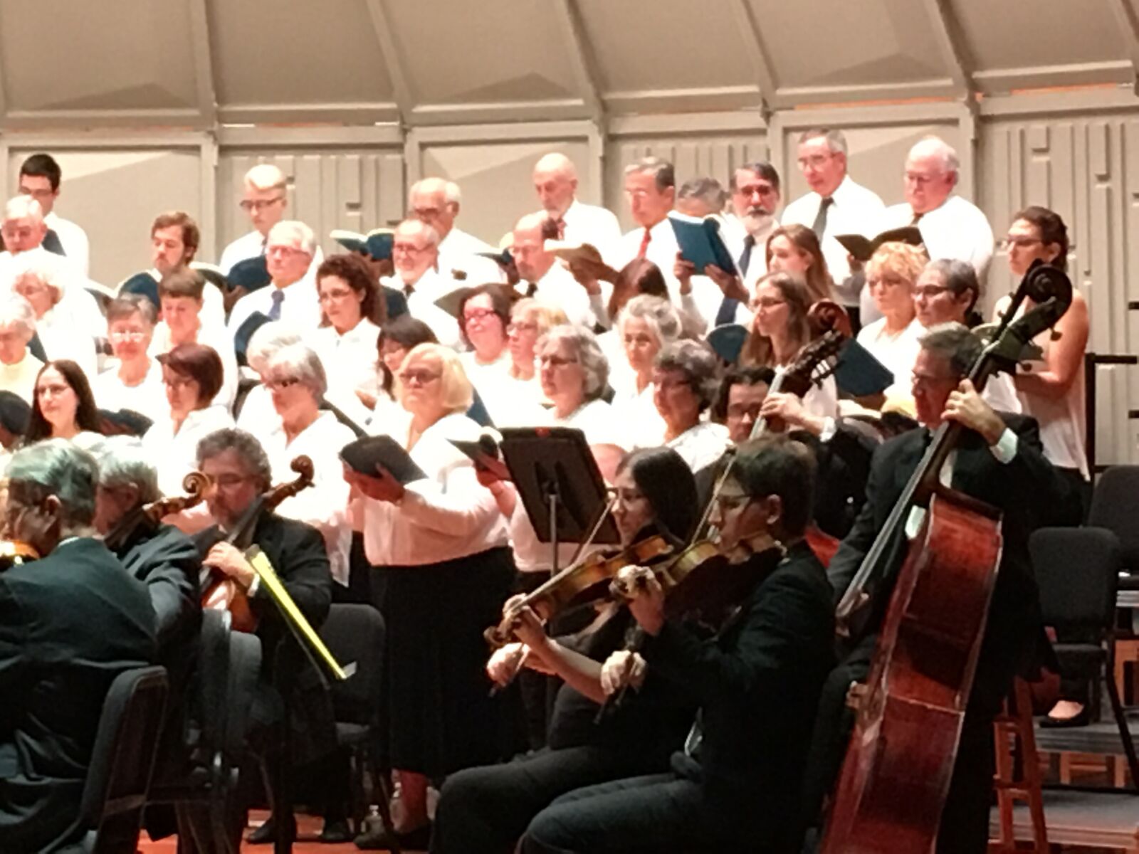 iPhone 6s back camera 4.15mm f/2.2 sample photo. Choral group, choir, singers photography