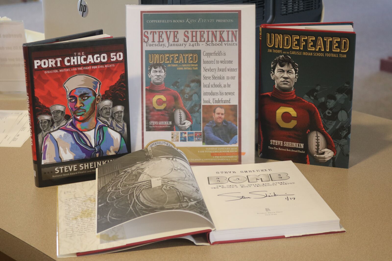 Canon EOS 750D (EOS Rebel T6i / EOS Kiss X8i) sample photo. Autographed books, author visit photography