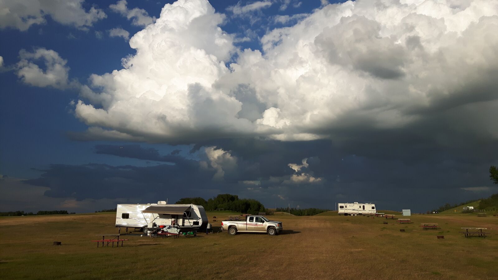 Samsung Galaxy S5 Neo sample photo. Camping, clouds, travel photography