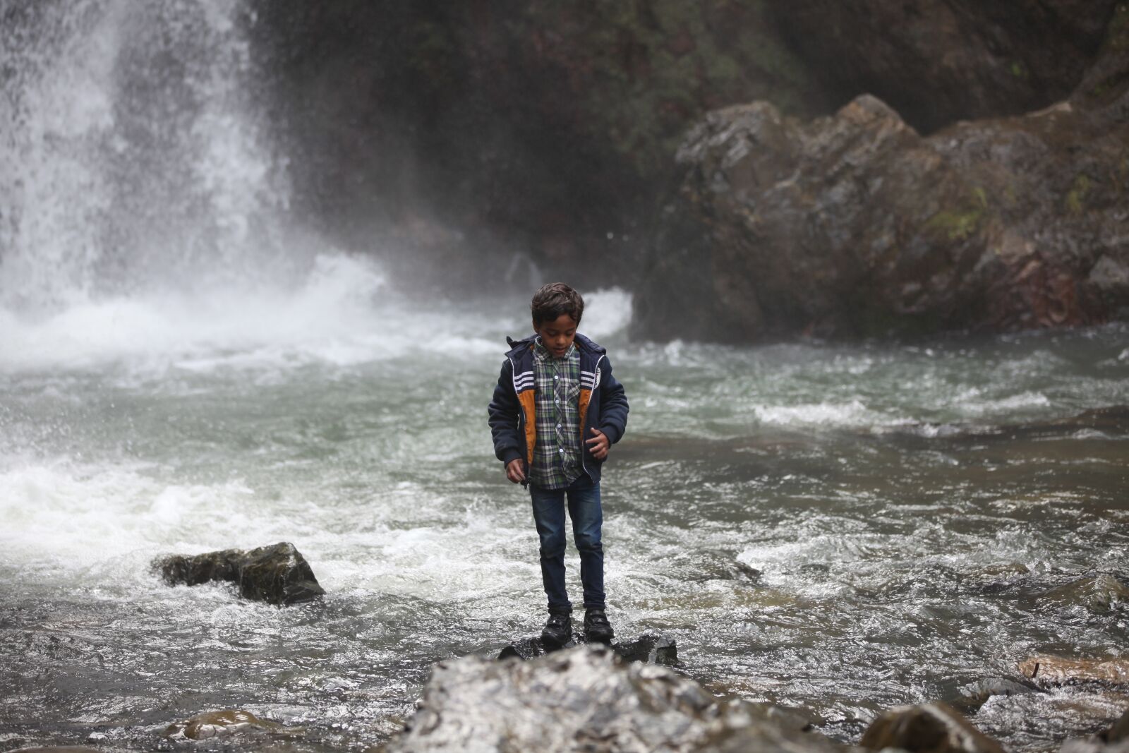 Canon EOS 5D Mark II sample photo. Water, nature, child photography