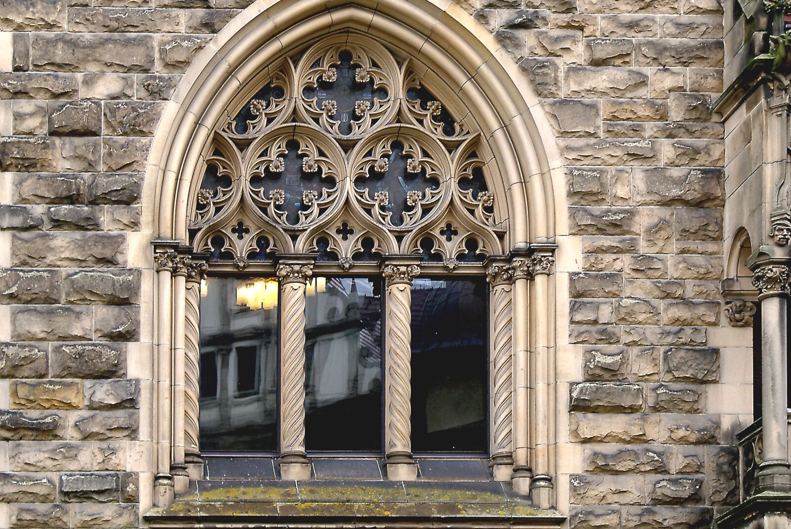 Sony Alpha DSLR-A100 sample photo. Scrotum, castle, property photography