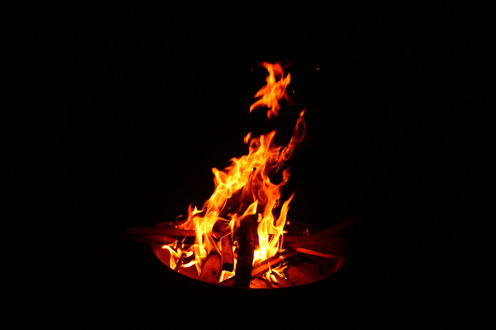 Canon EOS 1100D (EOS Rebel T3 / EOS Kiss X50) sample photo. Fire, night, wood photography