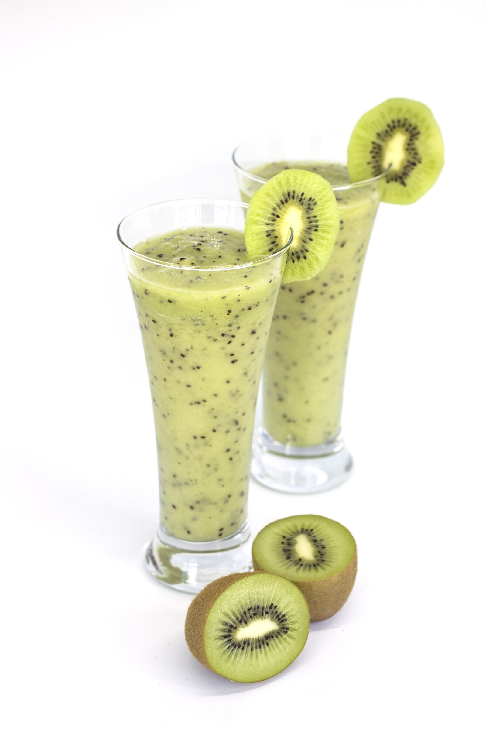 Canon EOS 600D (Rebel EOS T3i / EOS Kiss X5) + Canon EF 50mm F1.8 II sample photo. Smoothie, milkshake, kiwi photography