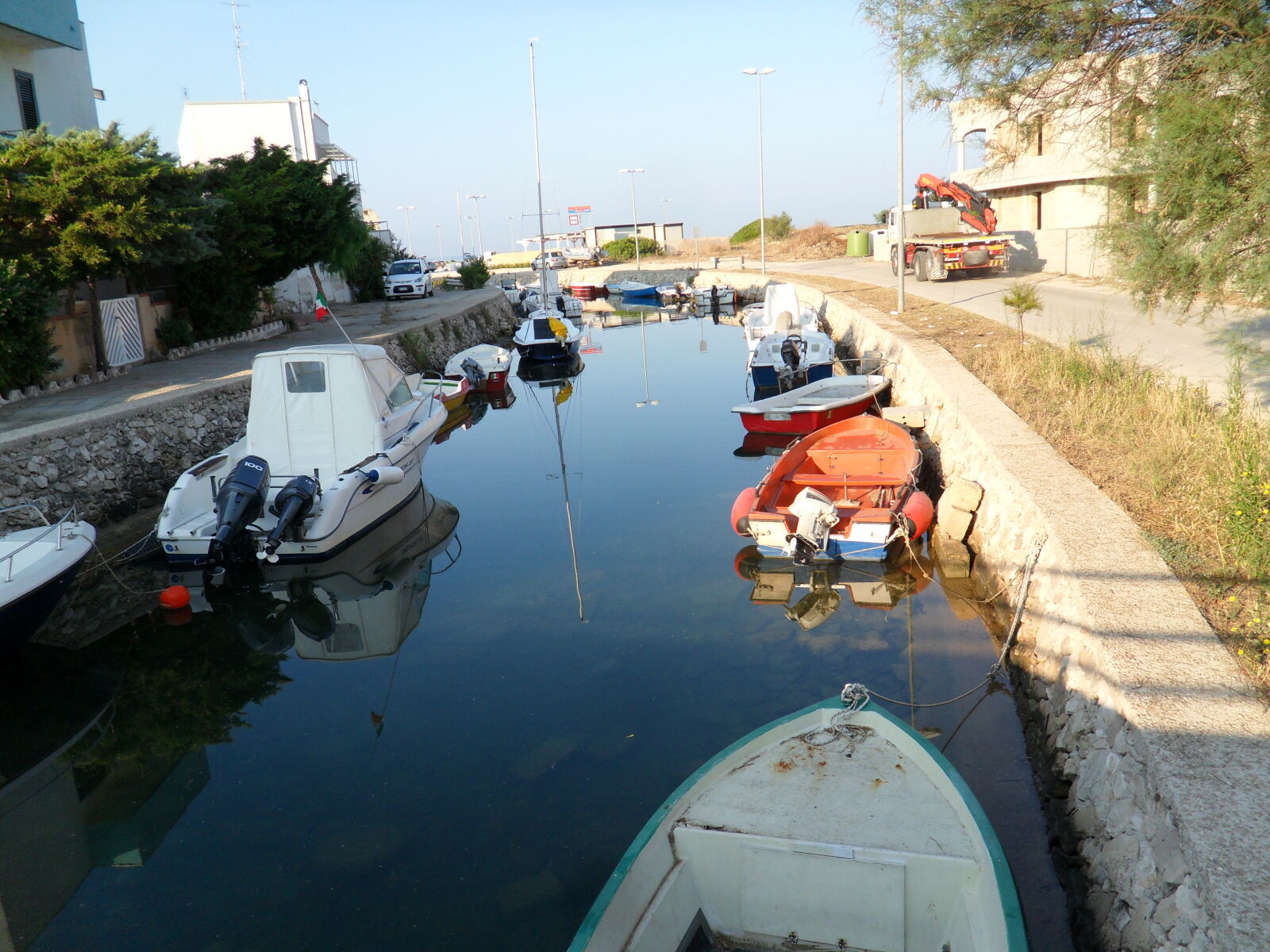Samsung ST550 /  ST560 / VLUU ST550 /  TL225 sample photo. Boat, reflection, water photography