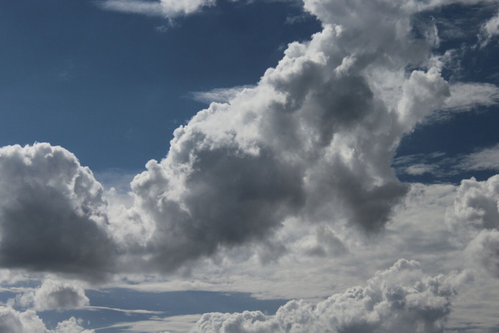 Canon EOS 1200D (EOS Rebel T5 / EOS Kiss X70 / EOS Hi) sample photo. Beautiful, blue, blue, skies photography