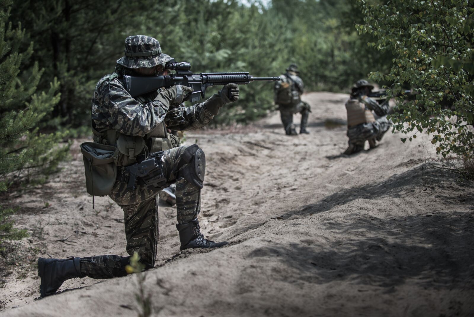 Nikon D800 sample photo. Soldier, the war, the photography