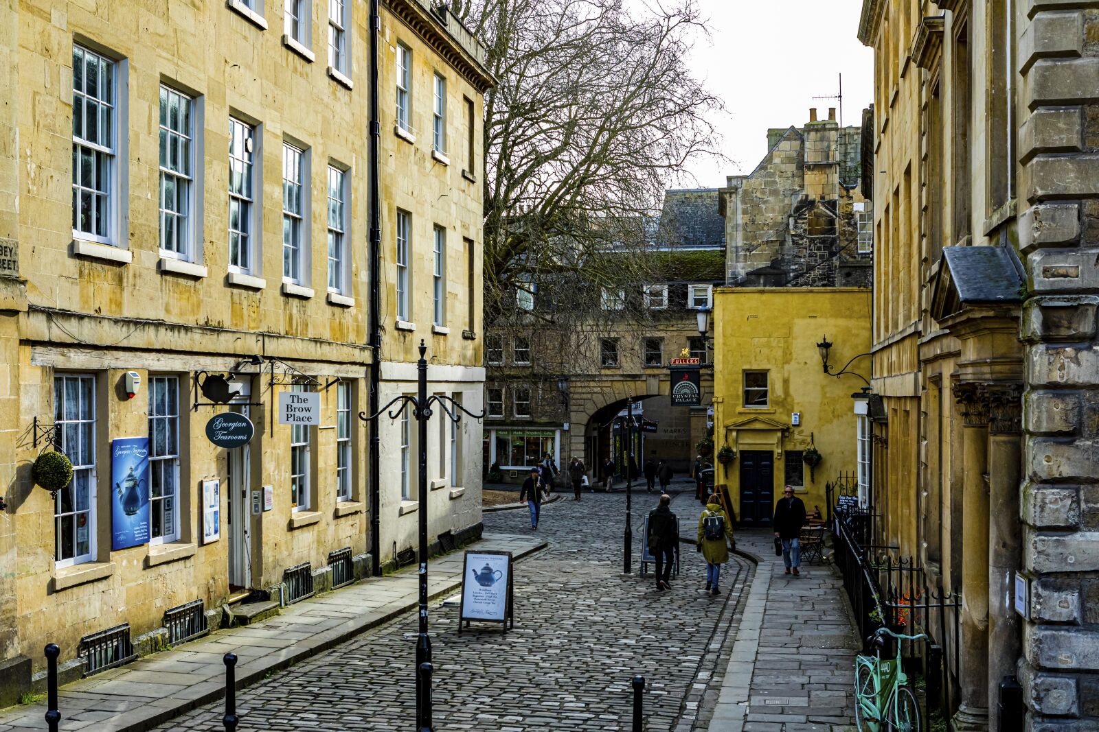 Canon EOS 5D Mark IV sample photo. Bath, side street, pubs photography