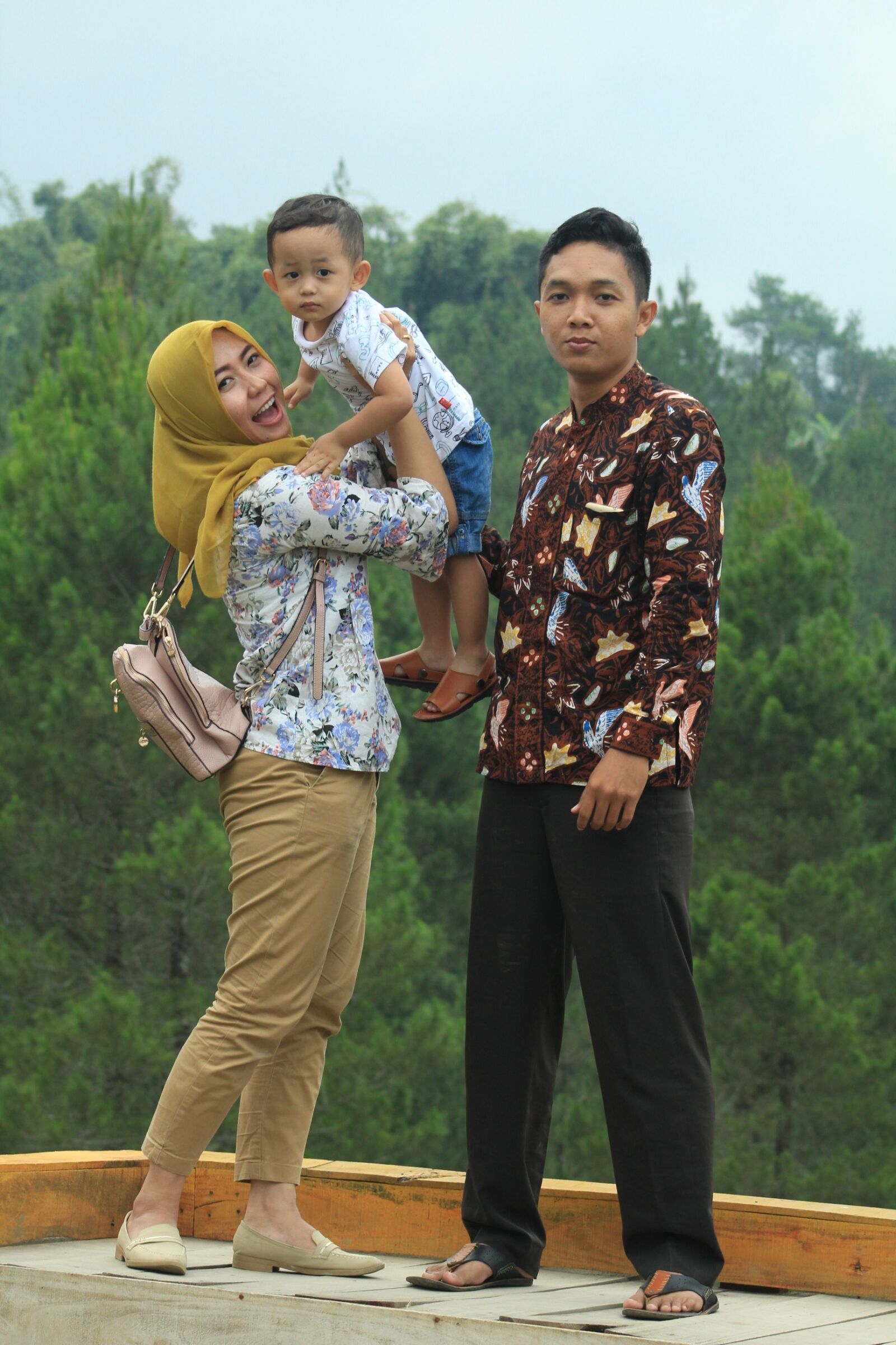 Canon EF75-300mm f/4-5.6 sample photo. Family, happy, child photography