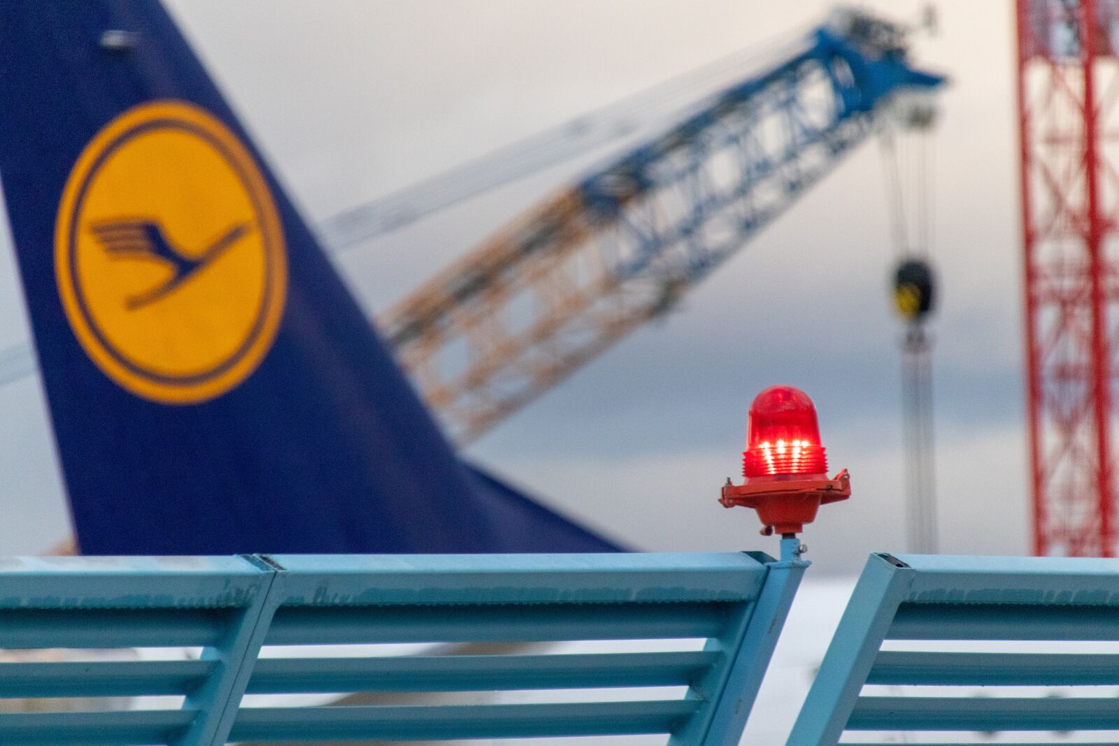 Canon EOS 77D (EOS 9000D / EOS 770D) sample photo. Airport, lufthansa, flyer photography