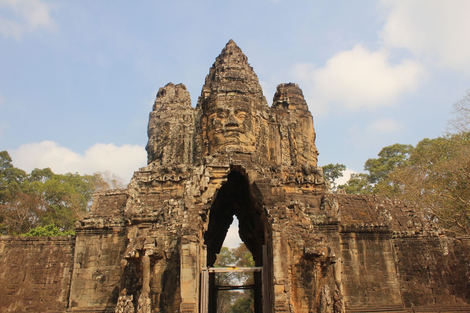 Canon EOS 1200D (EOS Rebel T5 / EOS Kiss X70 / EOS Hi) + Canon EF-S 18-55mm F3.5-5.6 IS sample photo. Angkor, angkor temples, angkor photography