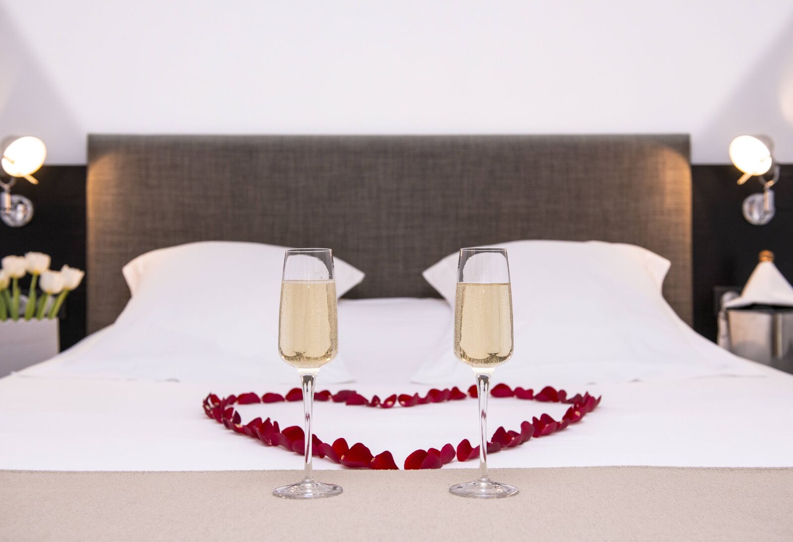 Nikon D800 sample photo. Champagne, pink, room photography