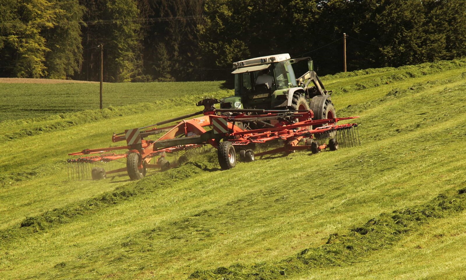 Canon EOS 100D (EOS Rebel SL1 / EOS Kiss X7) sample photo. Soil, tractor, vehicle, machine photography