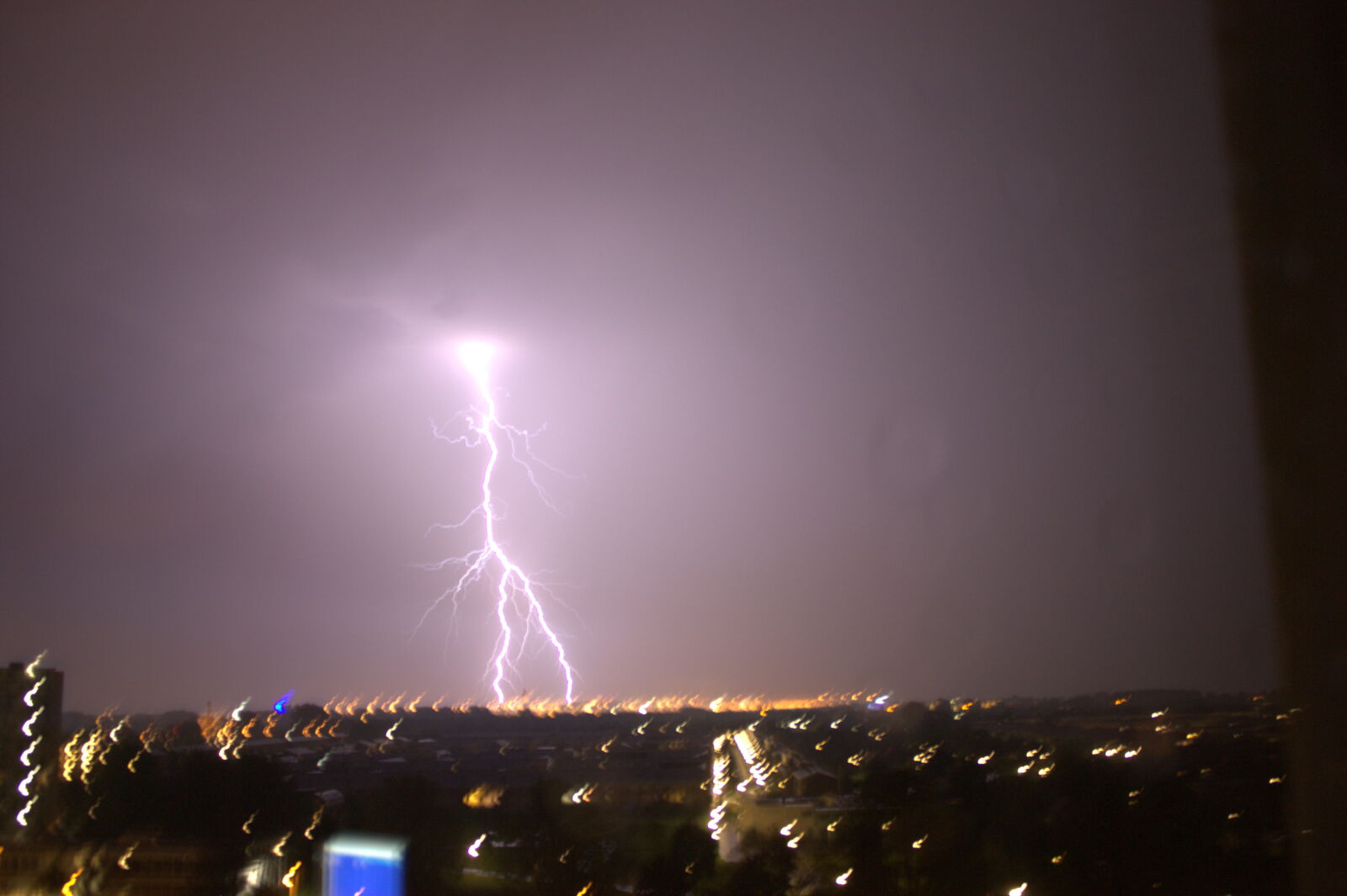 Canon EOS 450D (EOS Rebel XSi / EOS Kiss X2) sample photo. Dark, lightning, night, rain photography