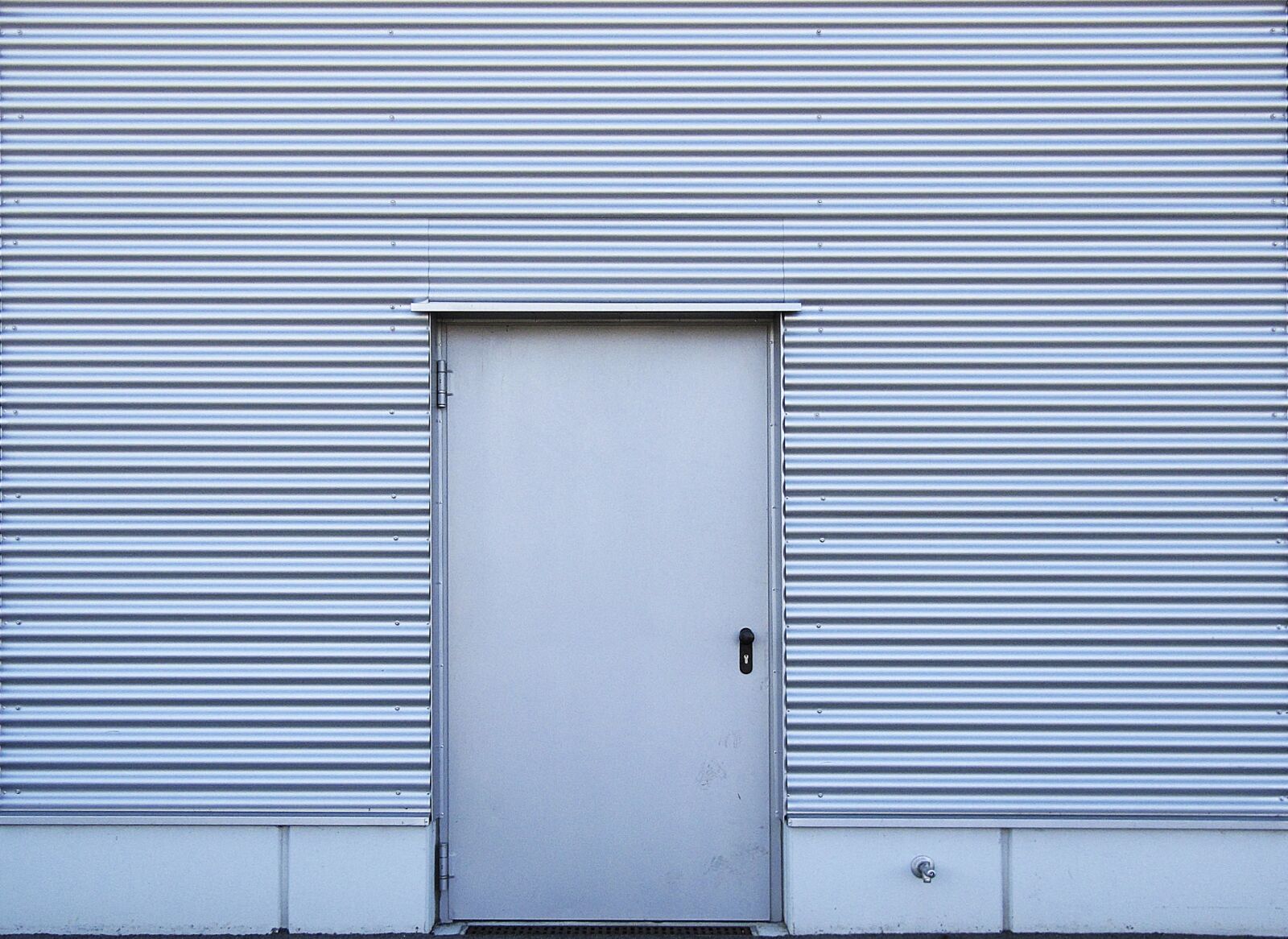 Canon PowerShot G12 sample photo. Facade, profile sheet, door photography