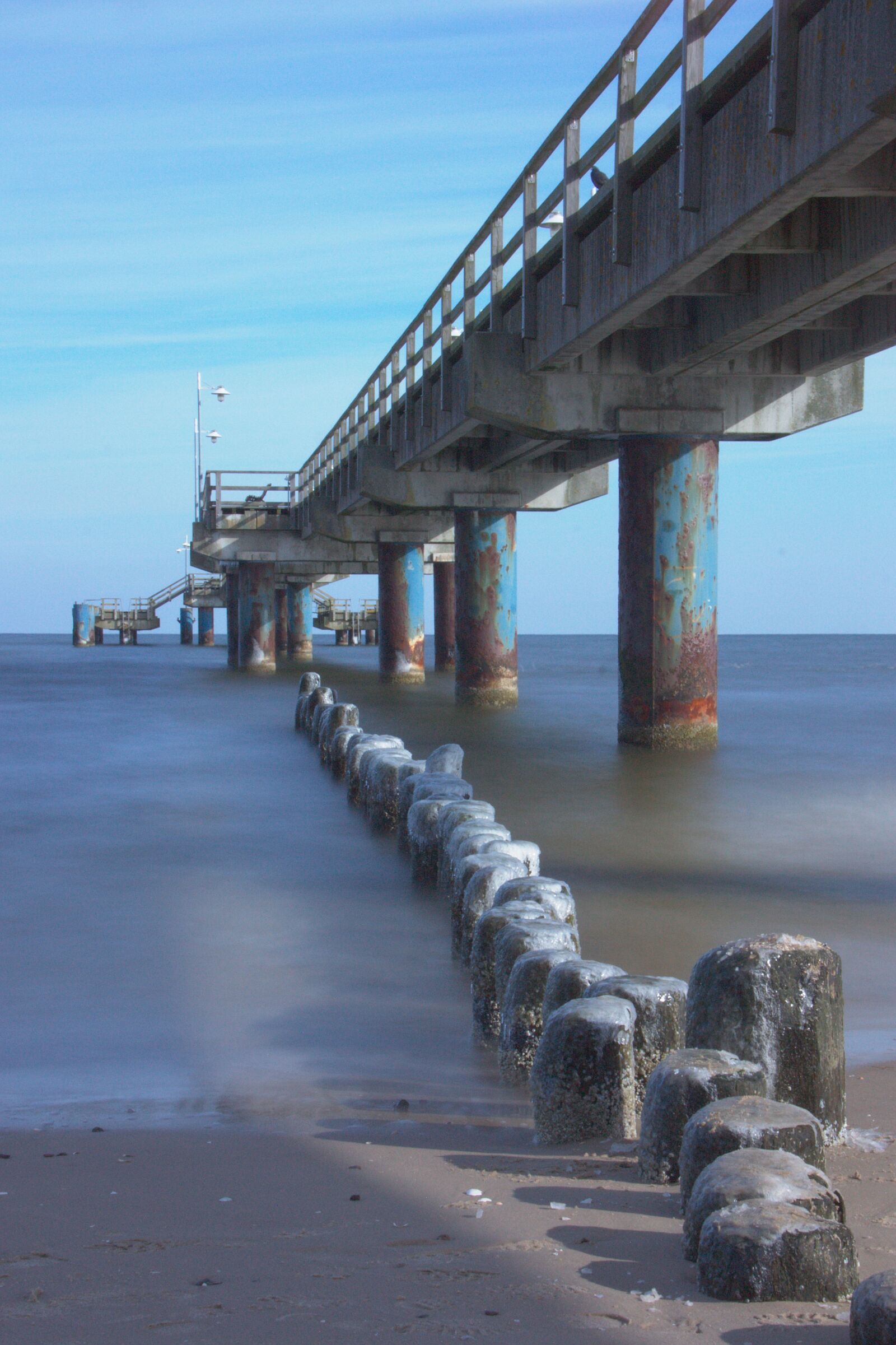 Canon EOS 450D (EOS Rebel XSi / EOS Kiss X2) sample photo. Jetty, sea, winter photography