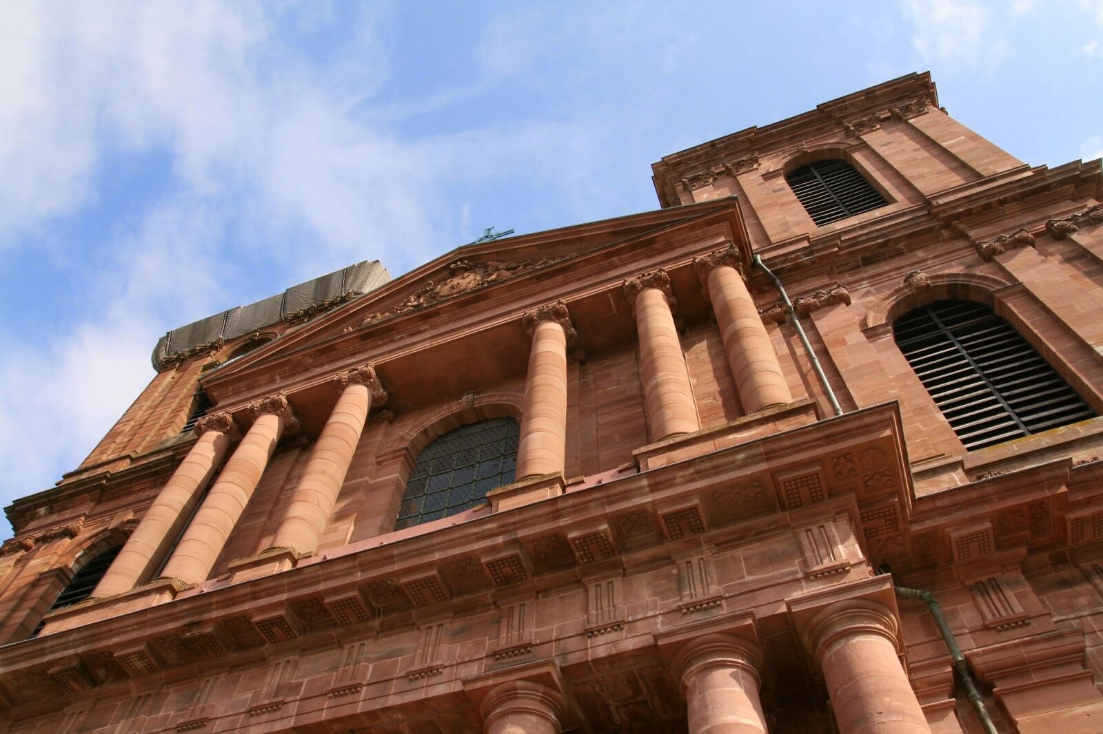 Canon EOS 400D (EOS Digital Rebel XTi / EOS Kiss Digital X) sample photo. Sandstone building, columnar, historically photography
