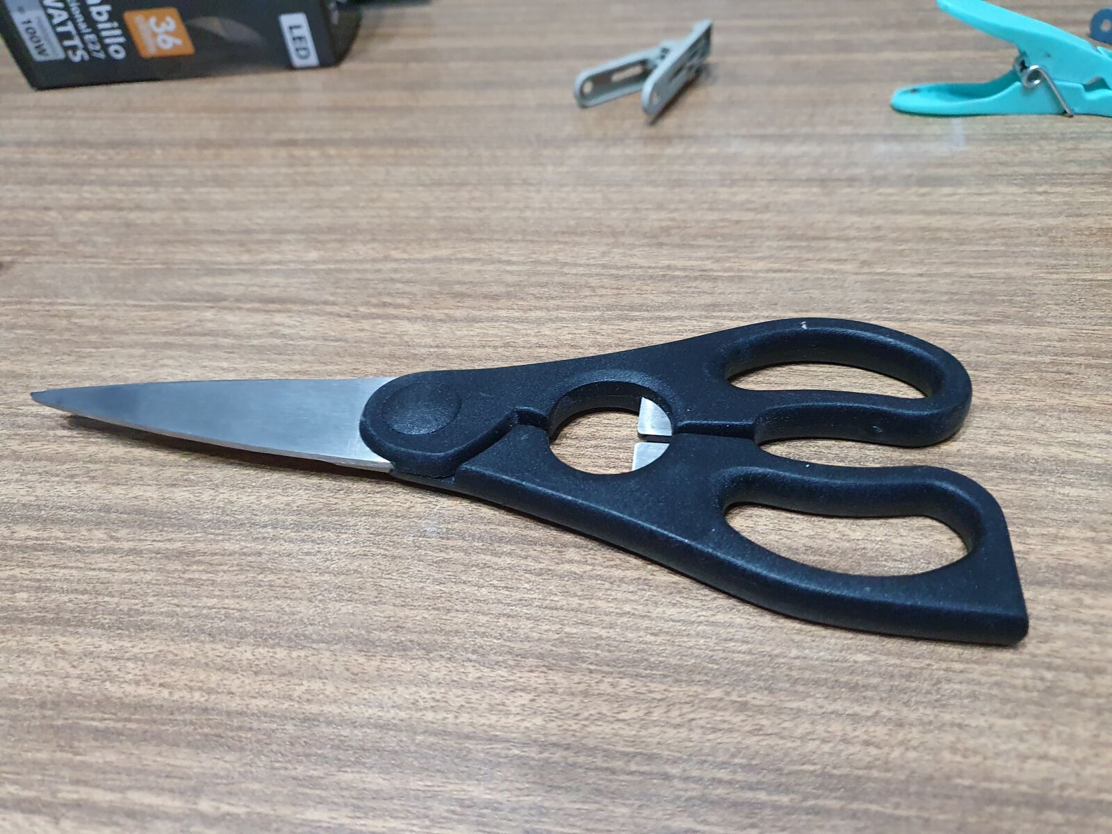 Samsung Galaxy S10 sample photo. Table, scissors, glasses photography